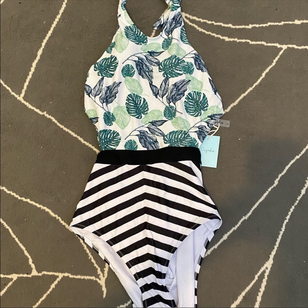 NWT large Cupshe one piece bathing suit